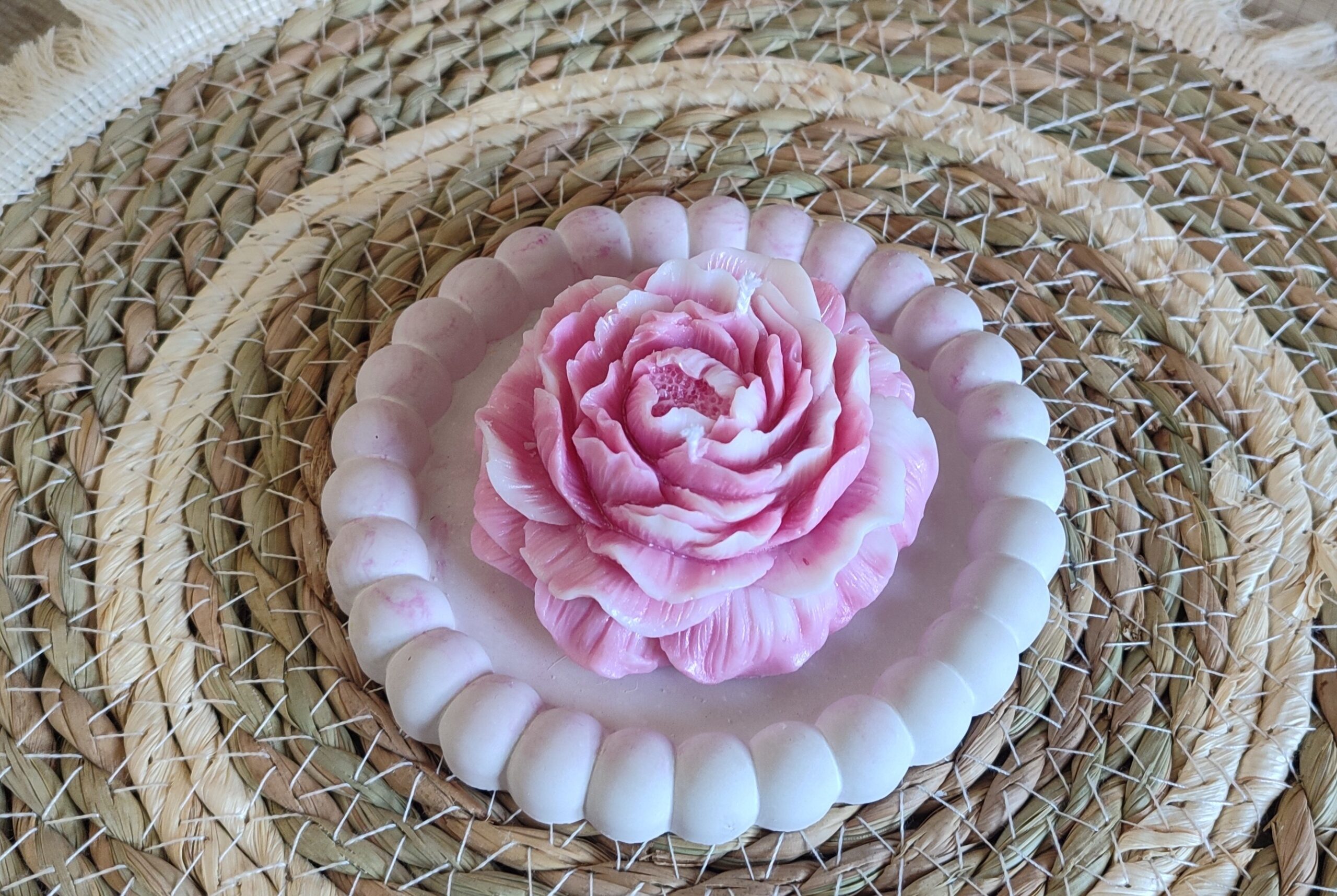 Bougie parfumée fleur 3D et plateau en béton coloré fin d’année cadeau de fête des mères