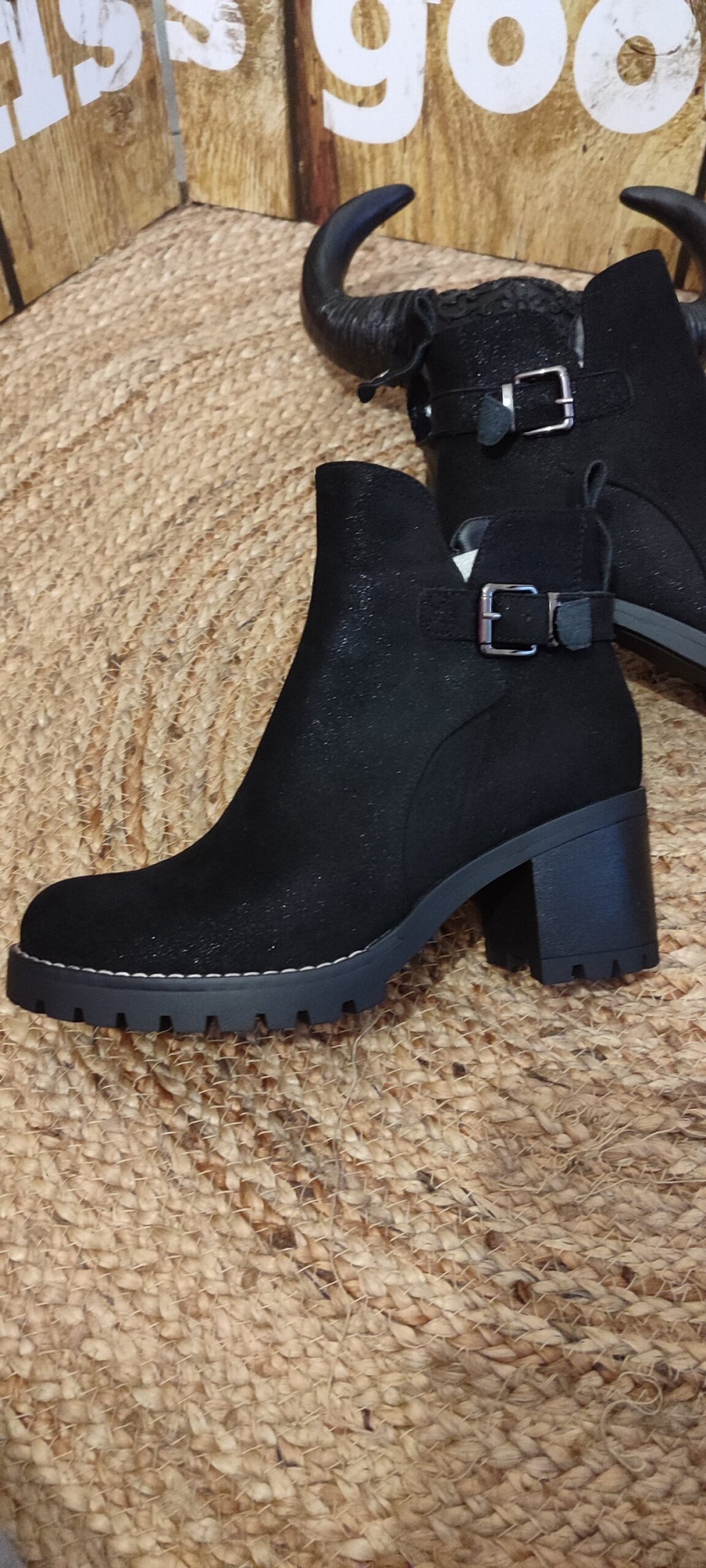 Bottines à talons noires légèrement pailletées marque Findlay – Image 2