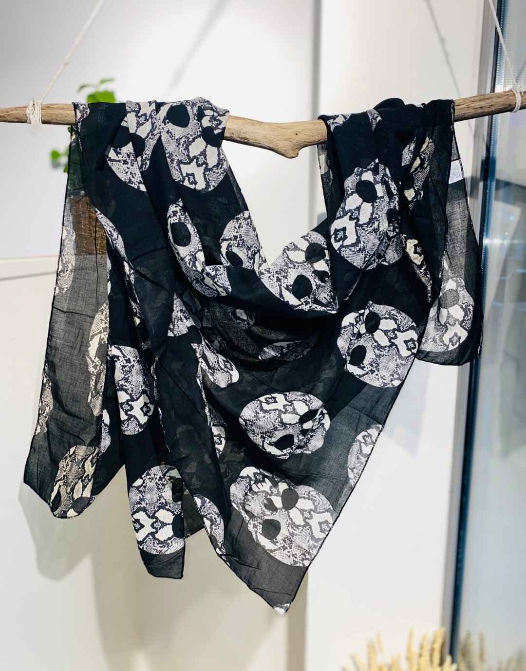 Écharpe noire python tête de mort April Vintage