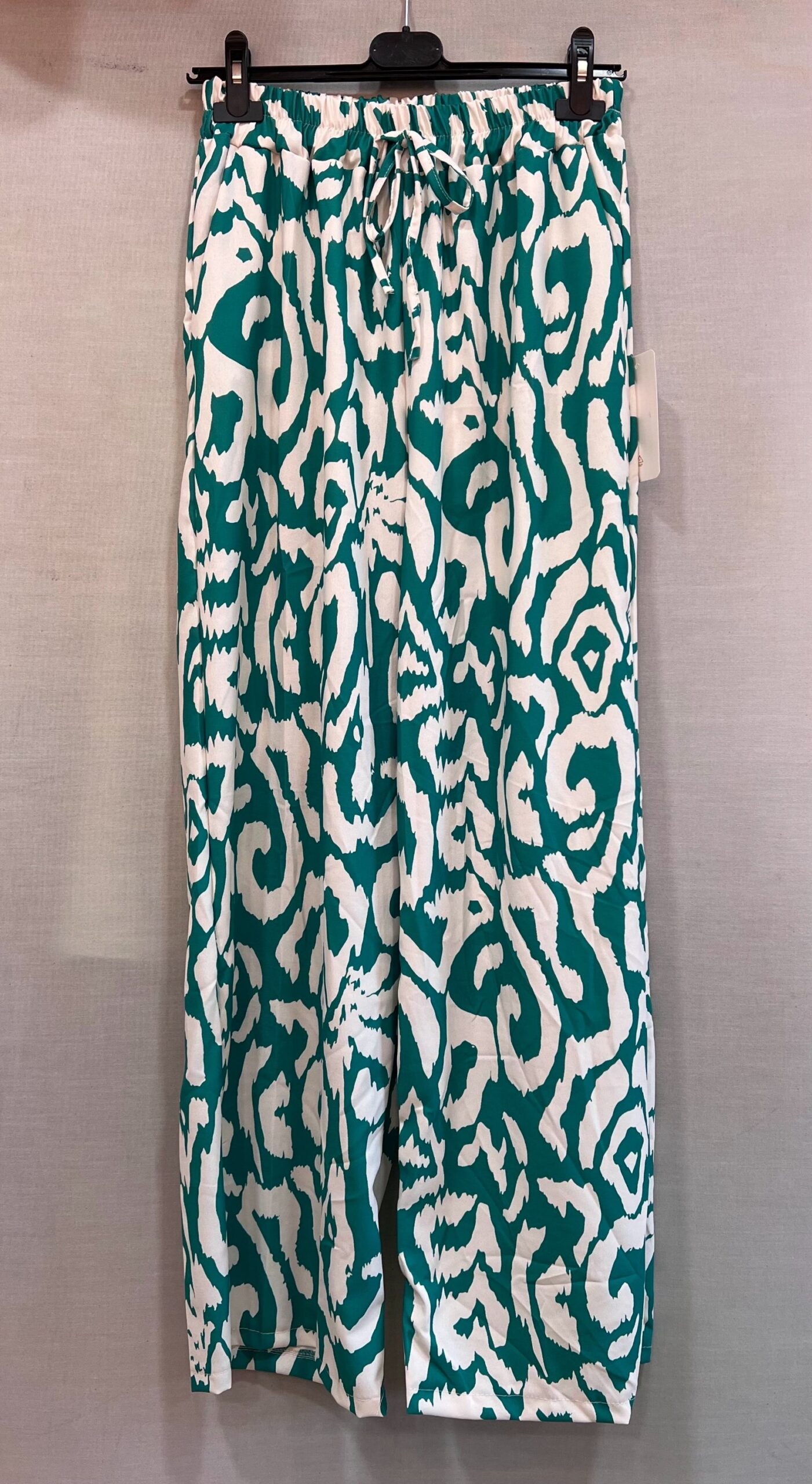 Pantalon grande taille fluide vert et blanc