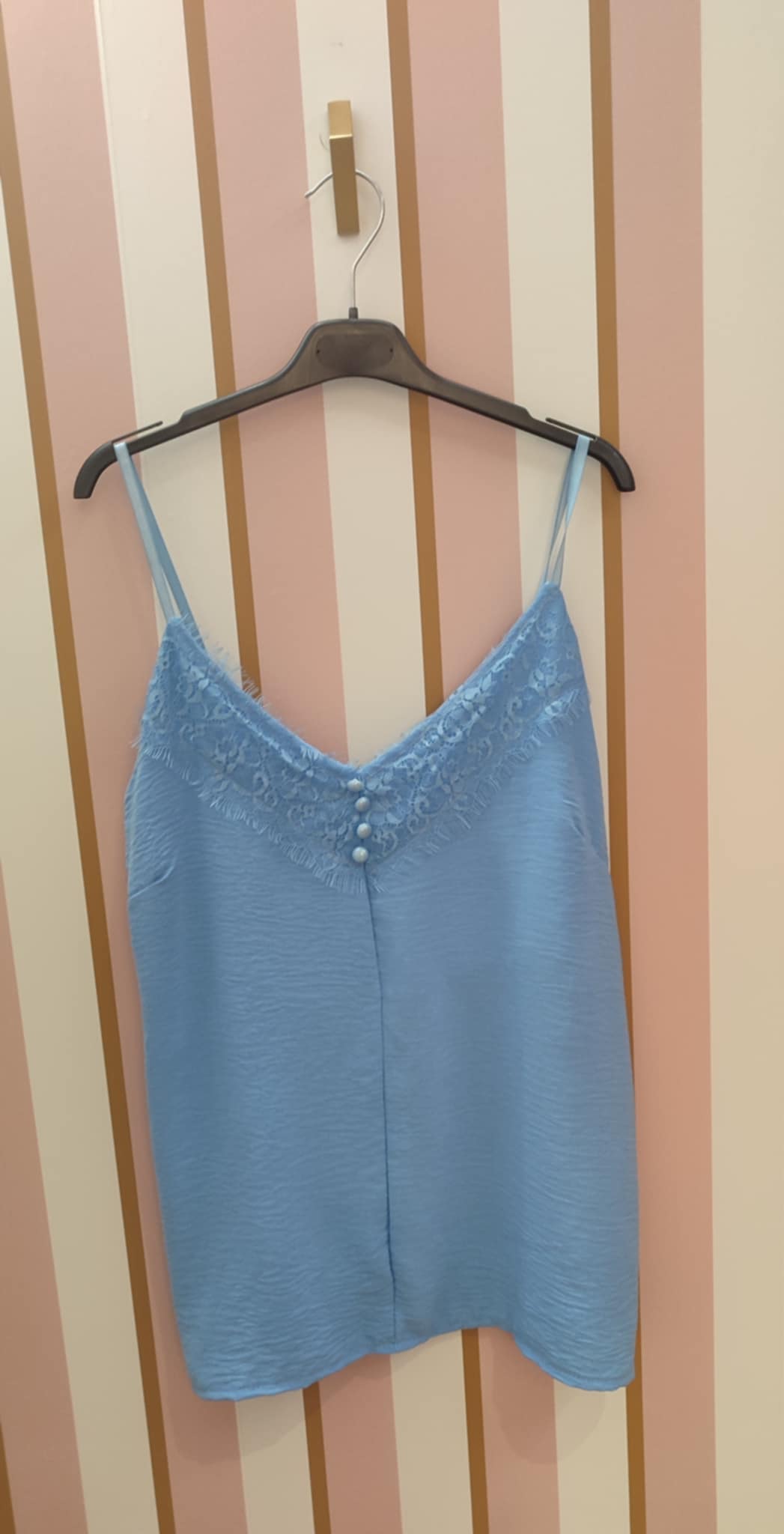 Top débardeur caraco bretelles fines et boutons bleu jeans