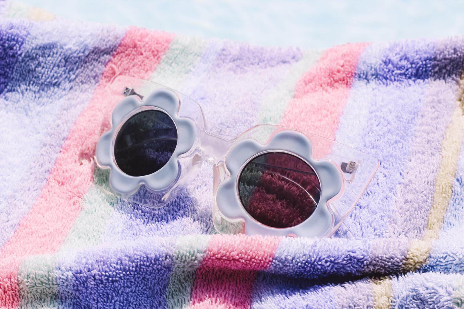 Lunettes de soleil rétro signées Cat’s eyes – Image 5