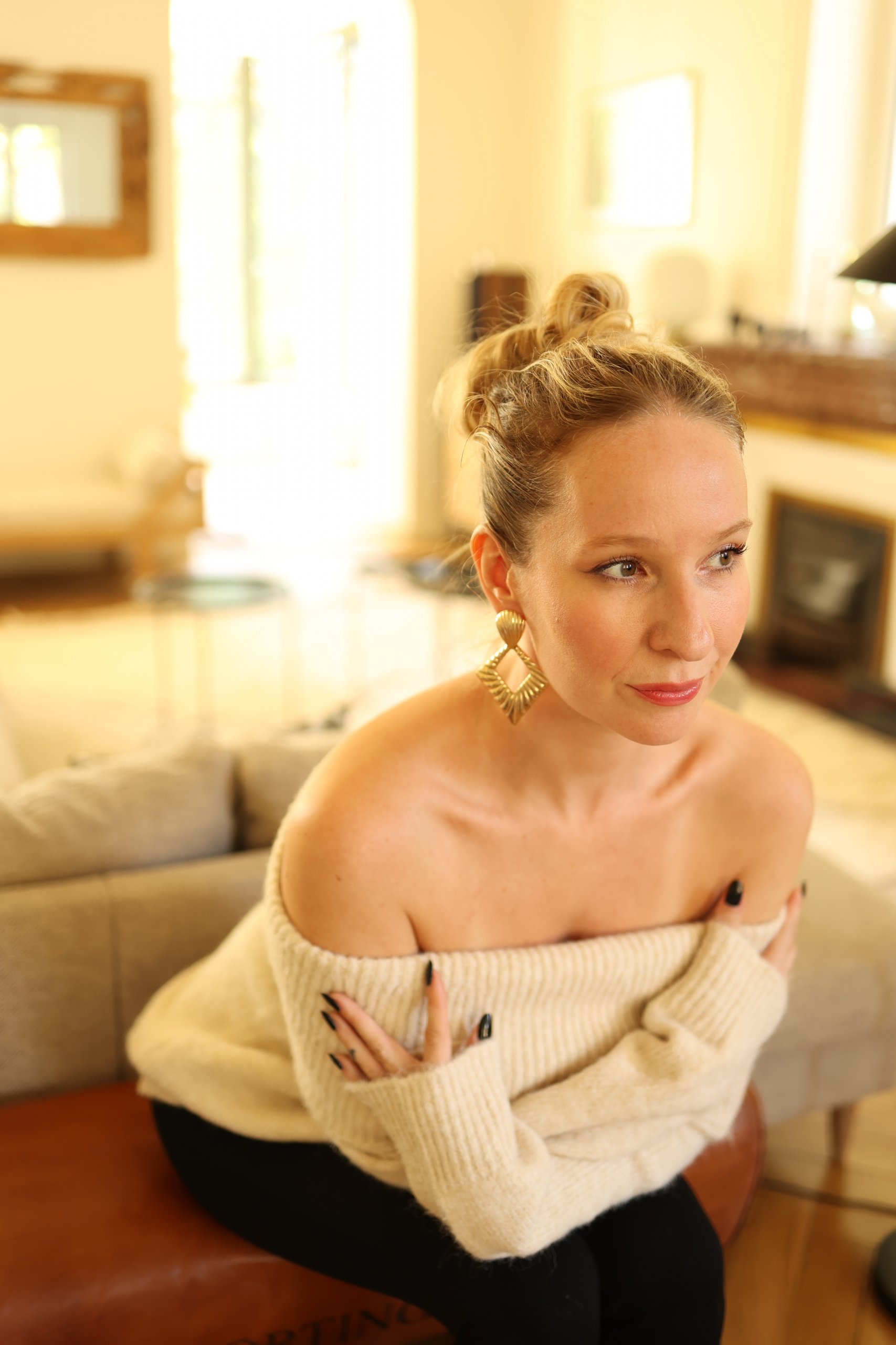 Maille épaule dénudée crème – Image 4