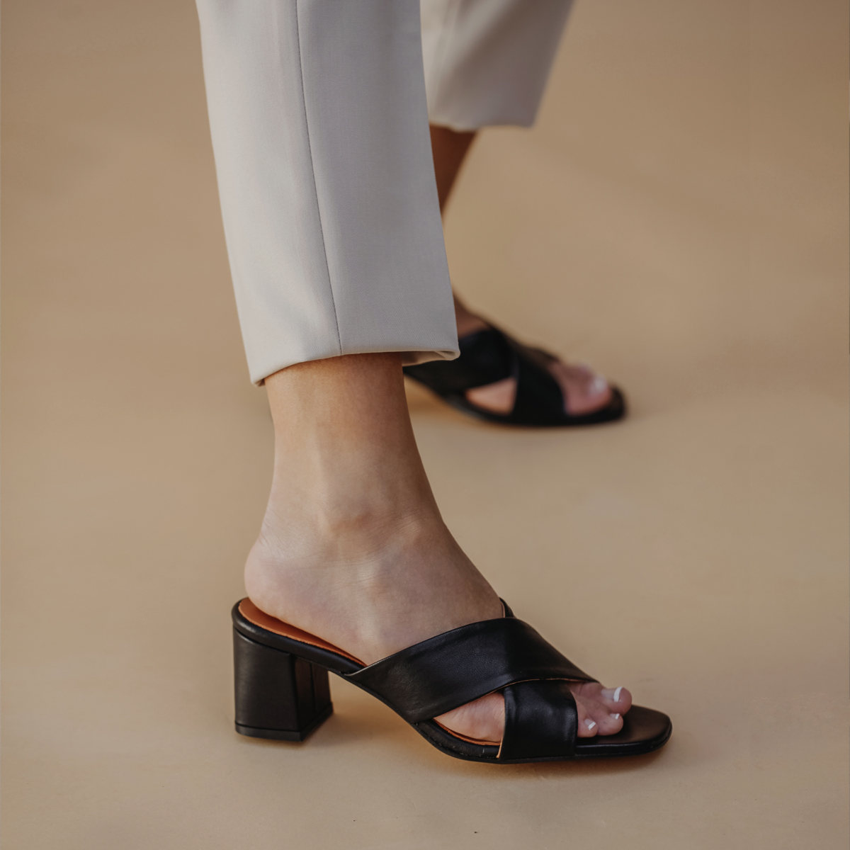 Mules à talon en cuir noir – Germana – Image 5