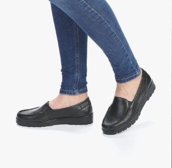 Mocassin Cuir lisse Femme Talon plat Elastiqué côtés ARA coloris noir – Image 9