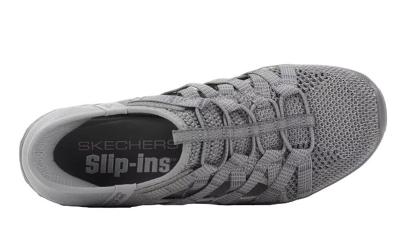 Sandale femme Façon tennis Côtés aérés Brides croisées Talon compensé Faux lacets élastiqués Confortable basket slip-ins SKECHERS 158789 Coloris gris – Image 7