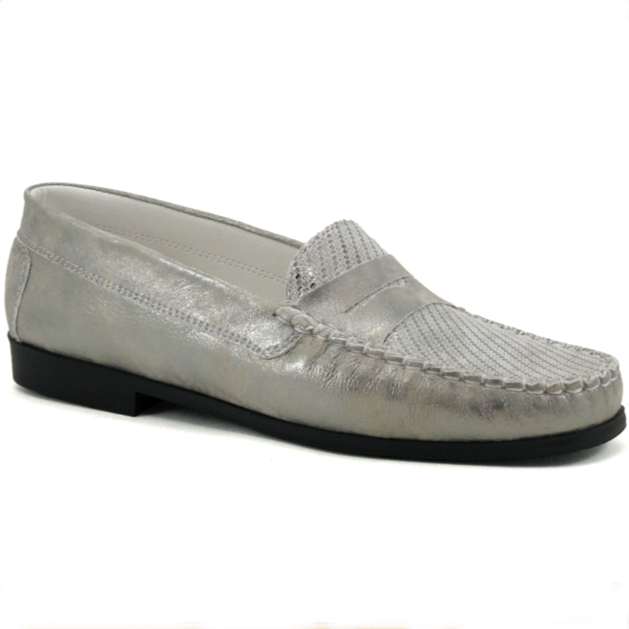 Mocassin femme Cuir souple Plateau imprimé Talon plat GEO REINO coloris gris argent
