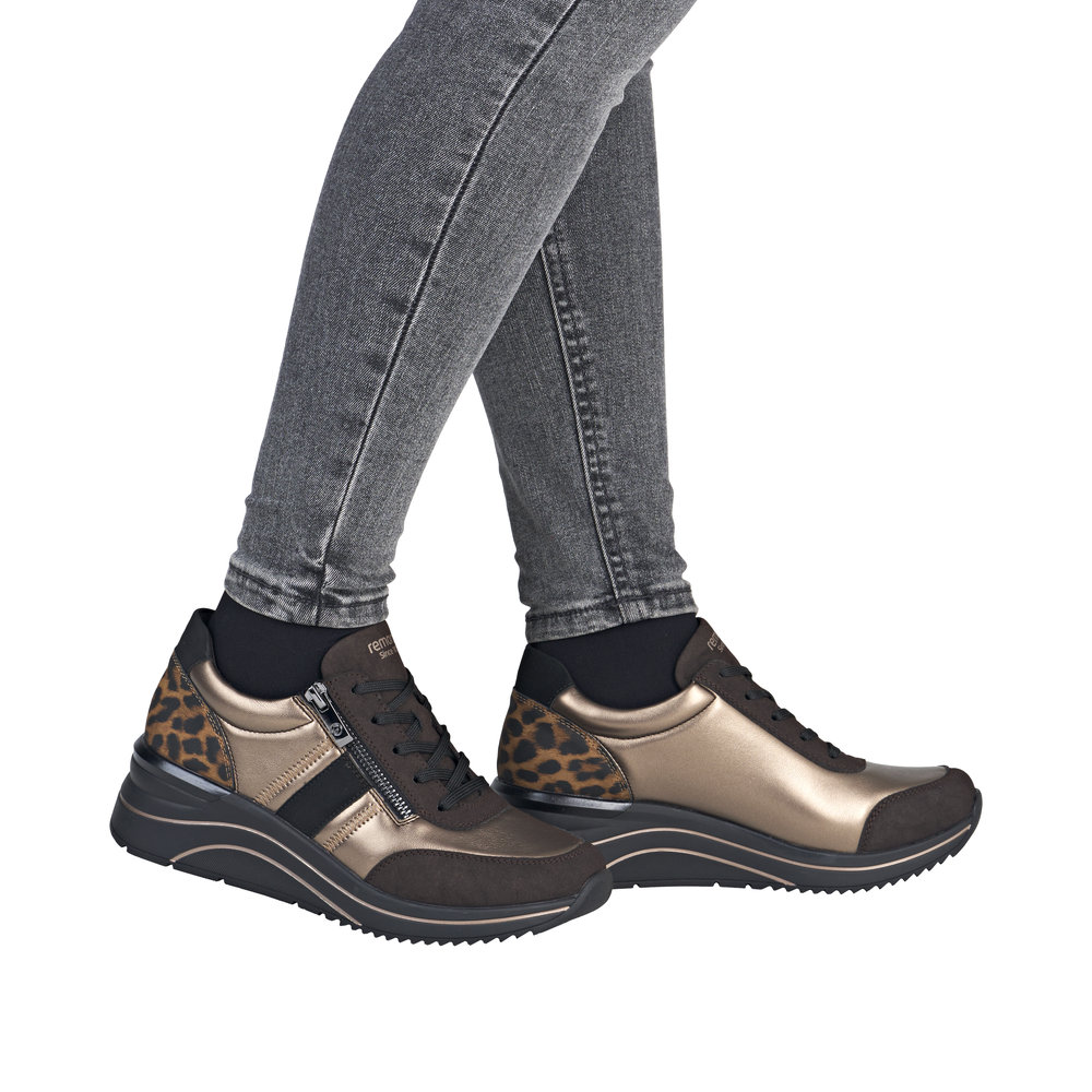 Tennis femme Matière stretch Talon compensé Lacet + fermeture éclair REMONTE D0T09-91 coloris marron bronze imprimé léopard. – Image 9