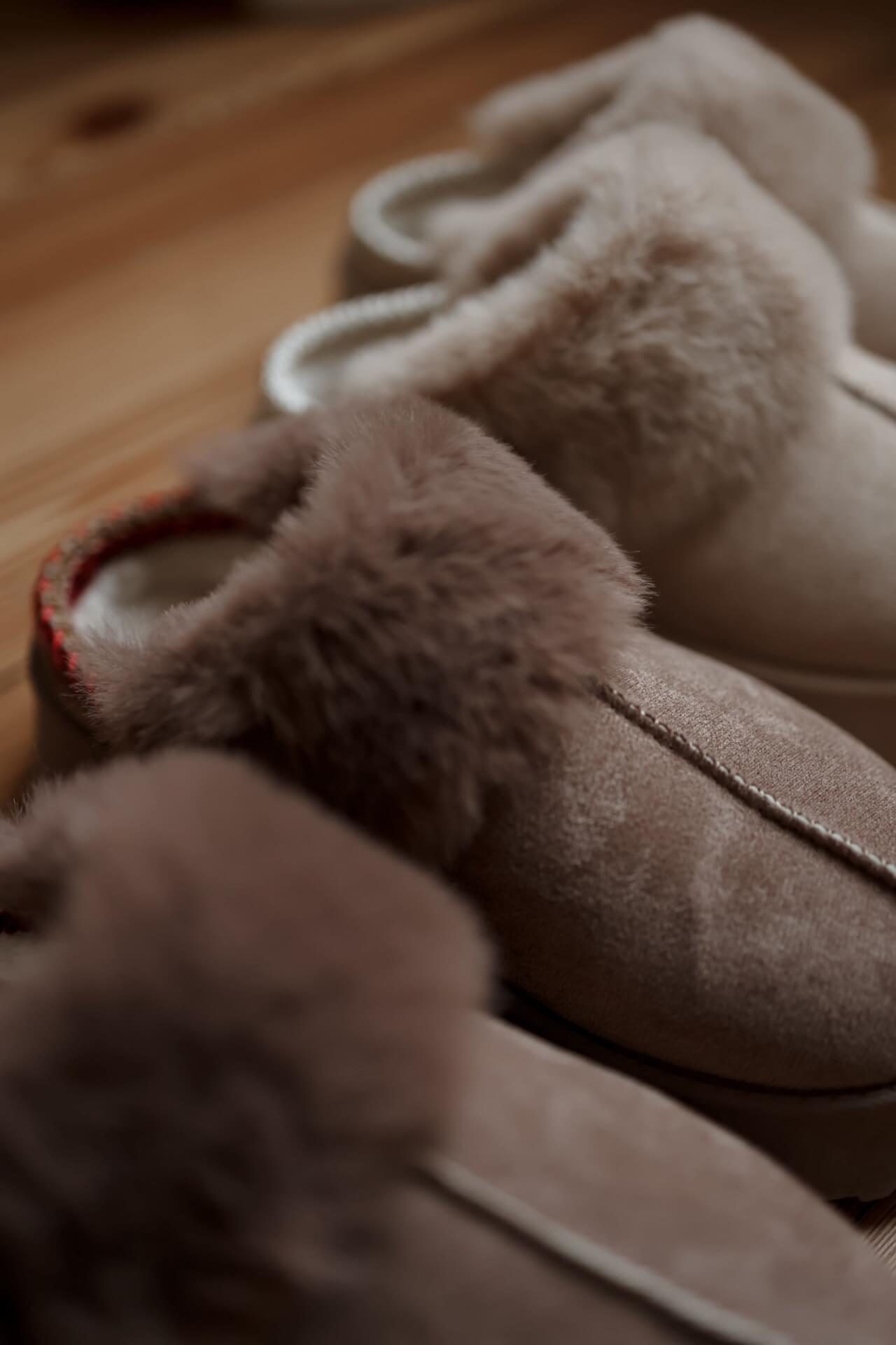 Mules fourrées taupe ou crème – Image 3