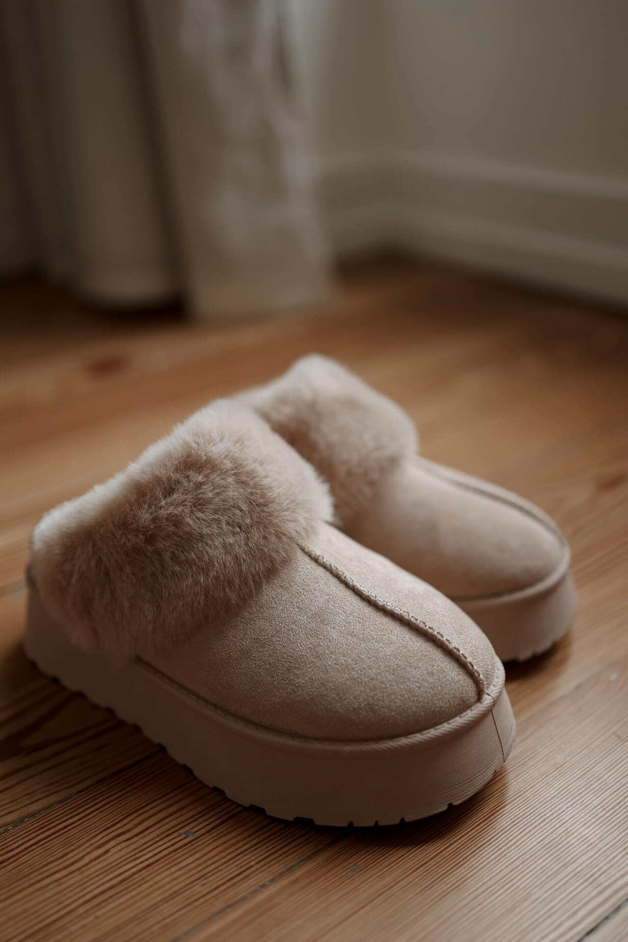 Mules fourrées taupe ou crème – Image 4