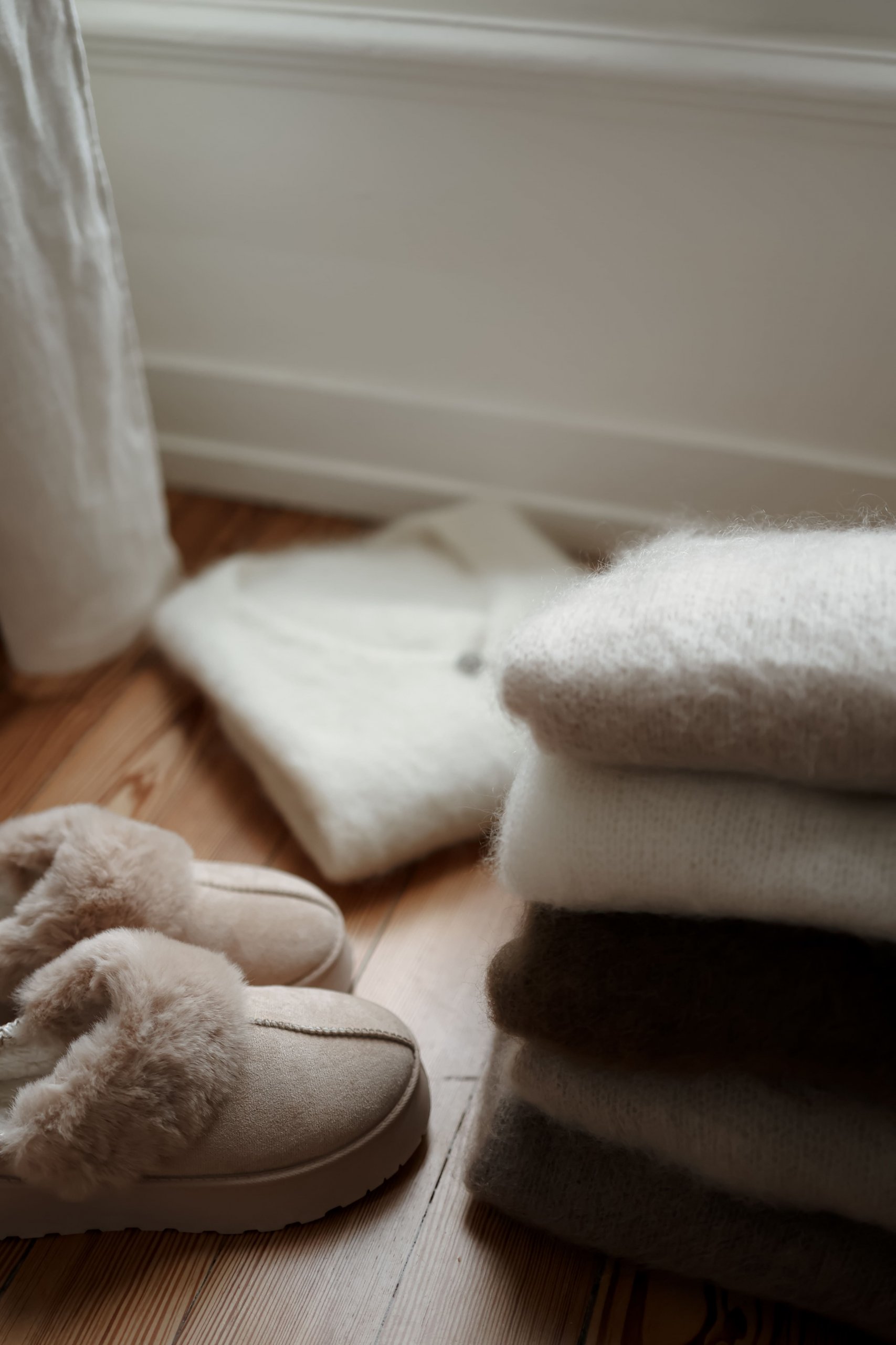 Maille doudou col V manches chauve-souris taupe ou moka – Image 2