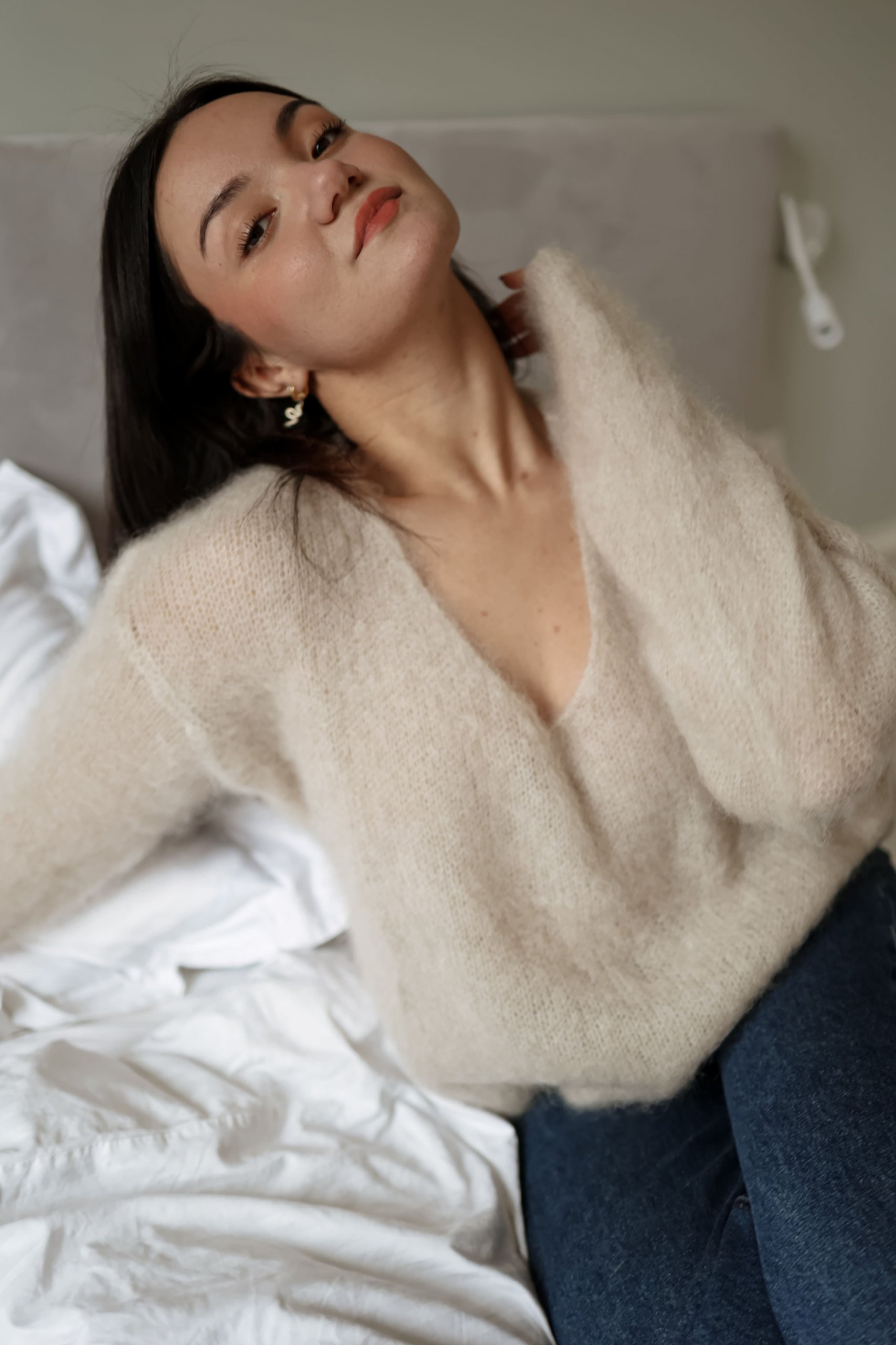 Maille doudou col V manches chauve-souris taupe ou moka – Image 8