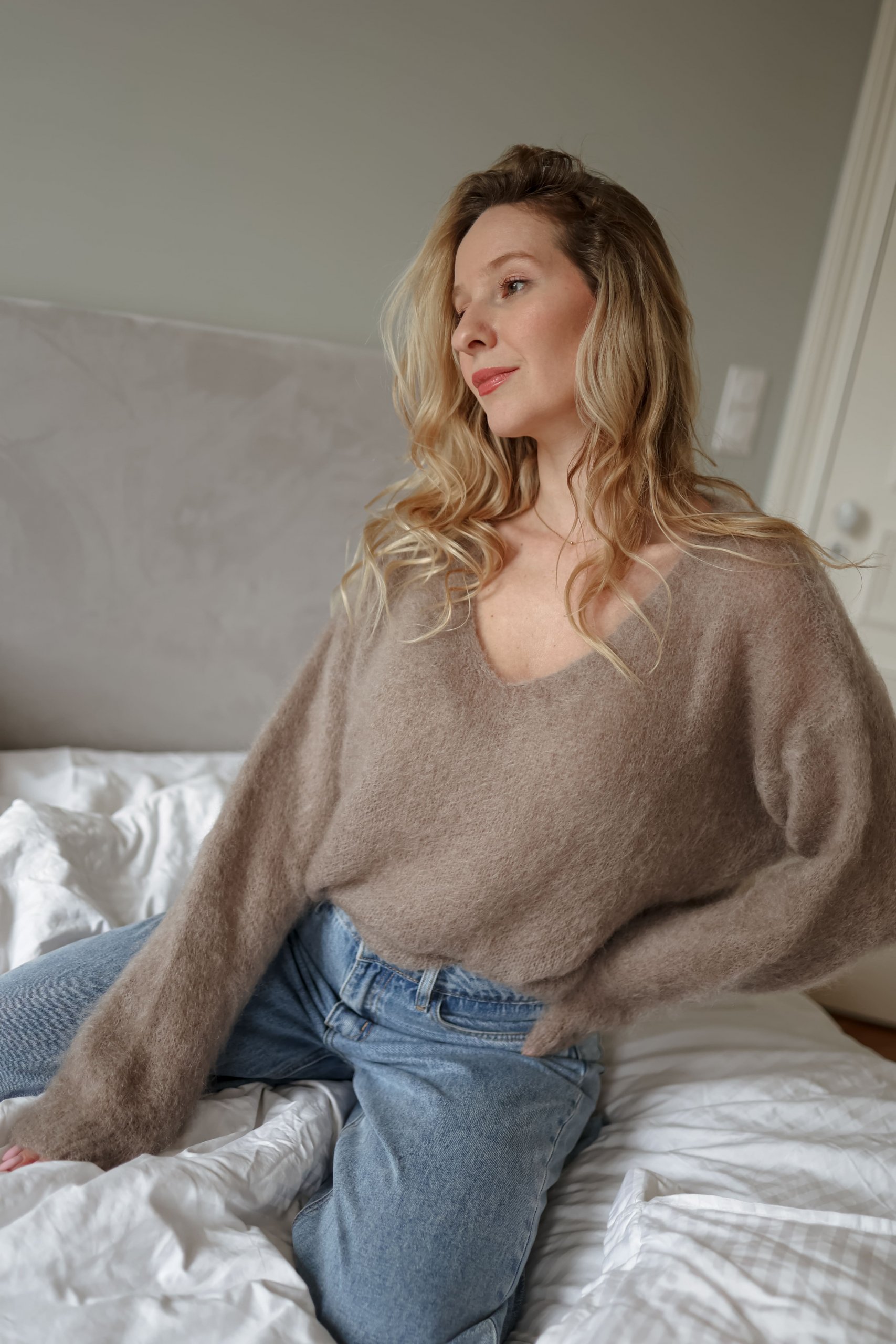 Maille doudou col V manches chauve-souris taupe ou moka