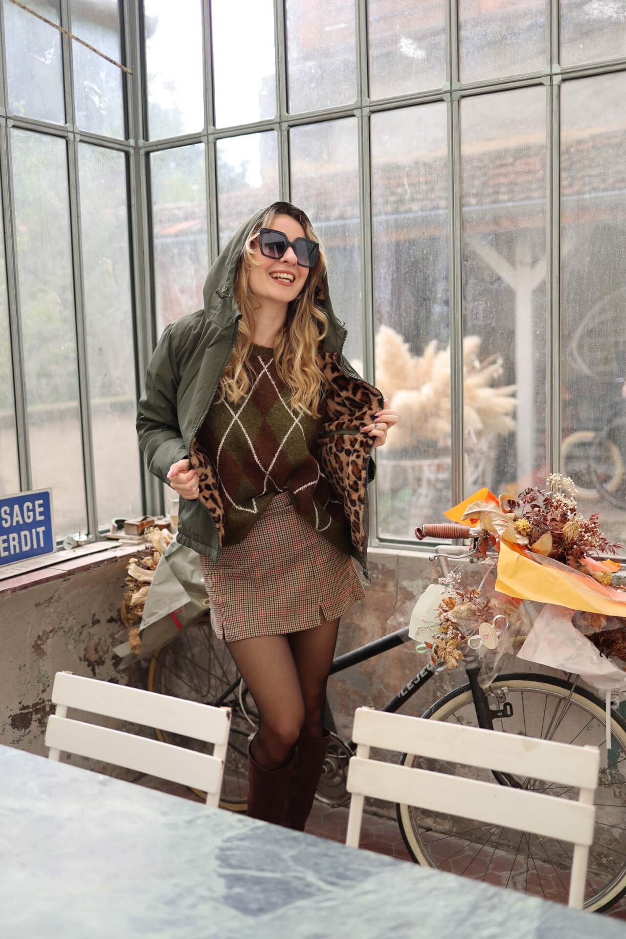 Parka courte à capuche fourrée léopard kaki – Image 2