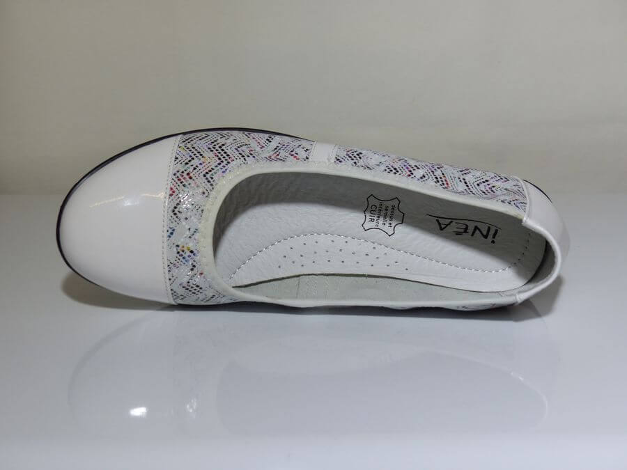 Ballerine plate Coloris vernis blanc / chevrons multicolores INEA Danae – Image 3