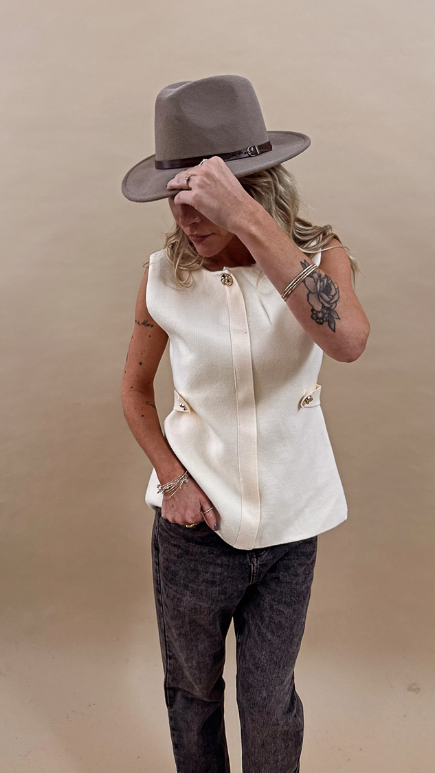 Pull écru sans manches boutons dorés – Image 5