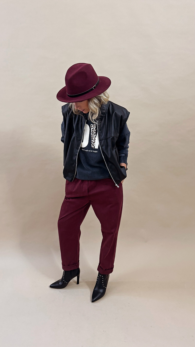 Pantalon bordeaux avec ceinture leopard – Image 2