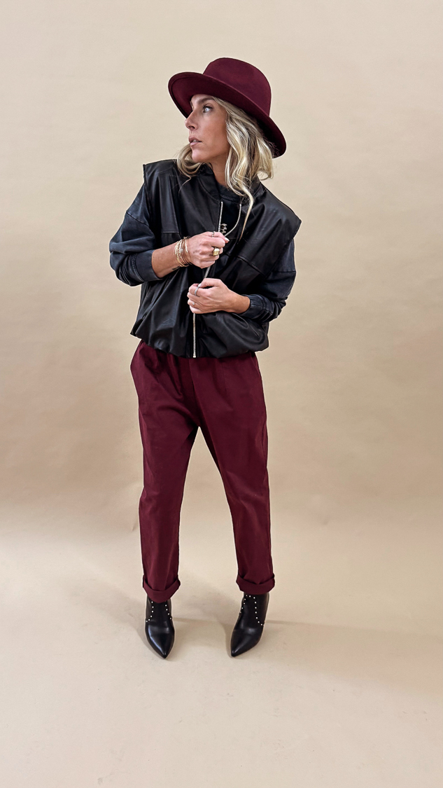 Pantalon bordeaux avec ceinture leopard – Image 6