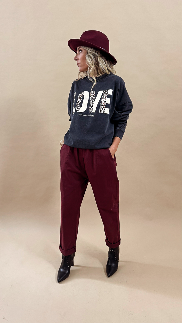 Pantalon bordeaux avec ceinture leopard – Image 3