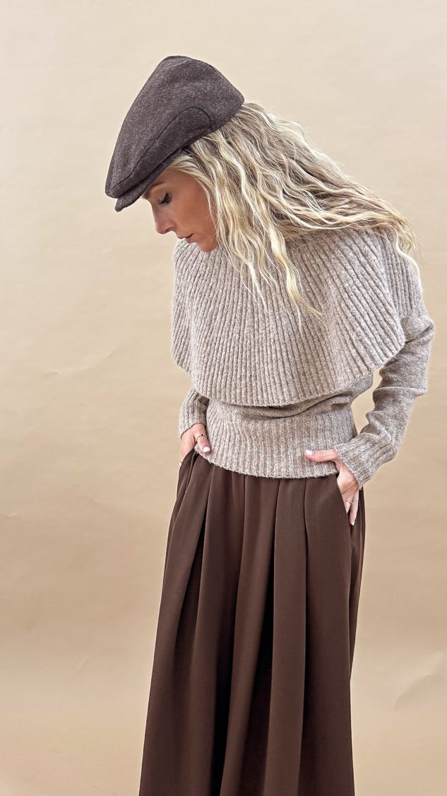 Pull taupe col claudine – Image 5