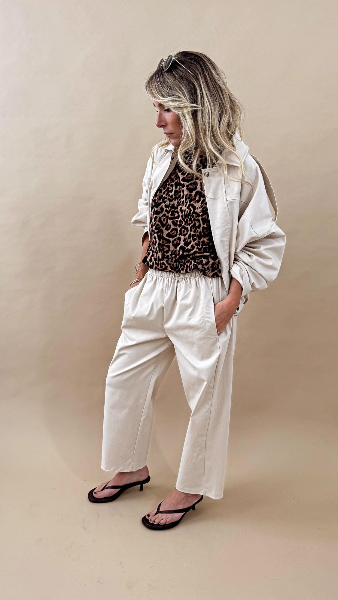 Pantalon écru peau de pêche – Image 4