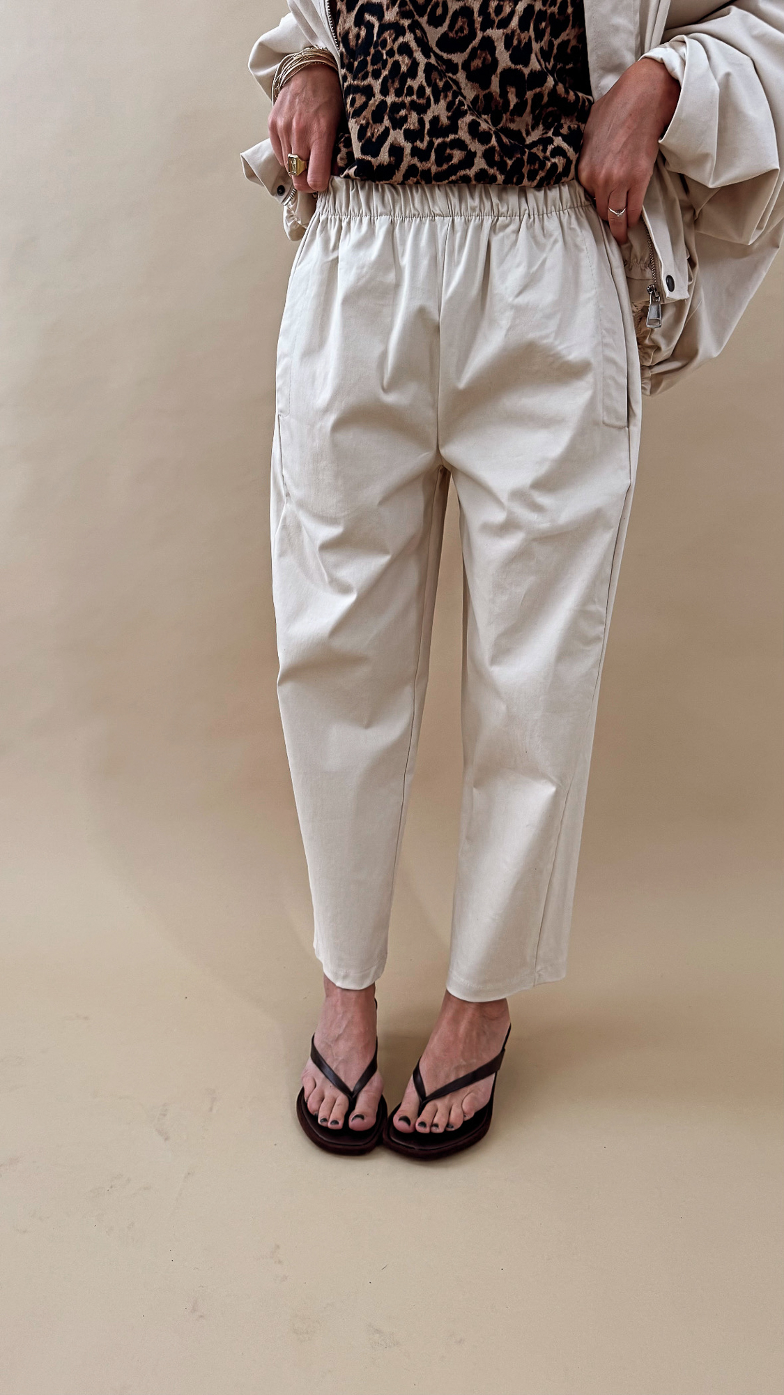 Pantalon écru peau de pêche – Image 2