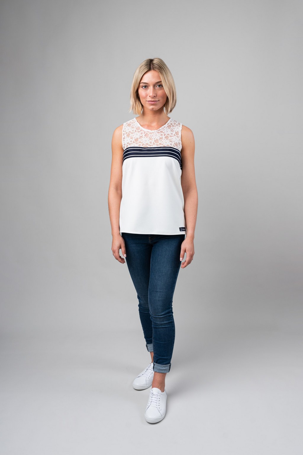 Top en dentelle beige – 3 fines rayures blanches – Image 6