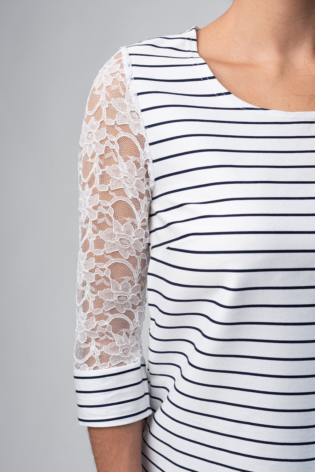 Tunique rayée et sa dentelle beige – Image 5