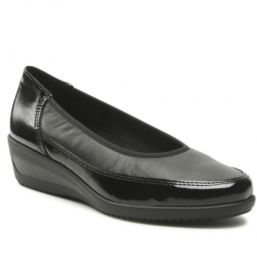 Ballerine femme cuir souples chaussant large semelle intérieure amovible, semelle antidérapante ARA coloris noir / vernis noir