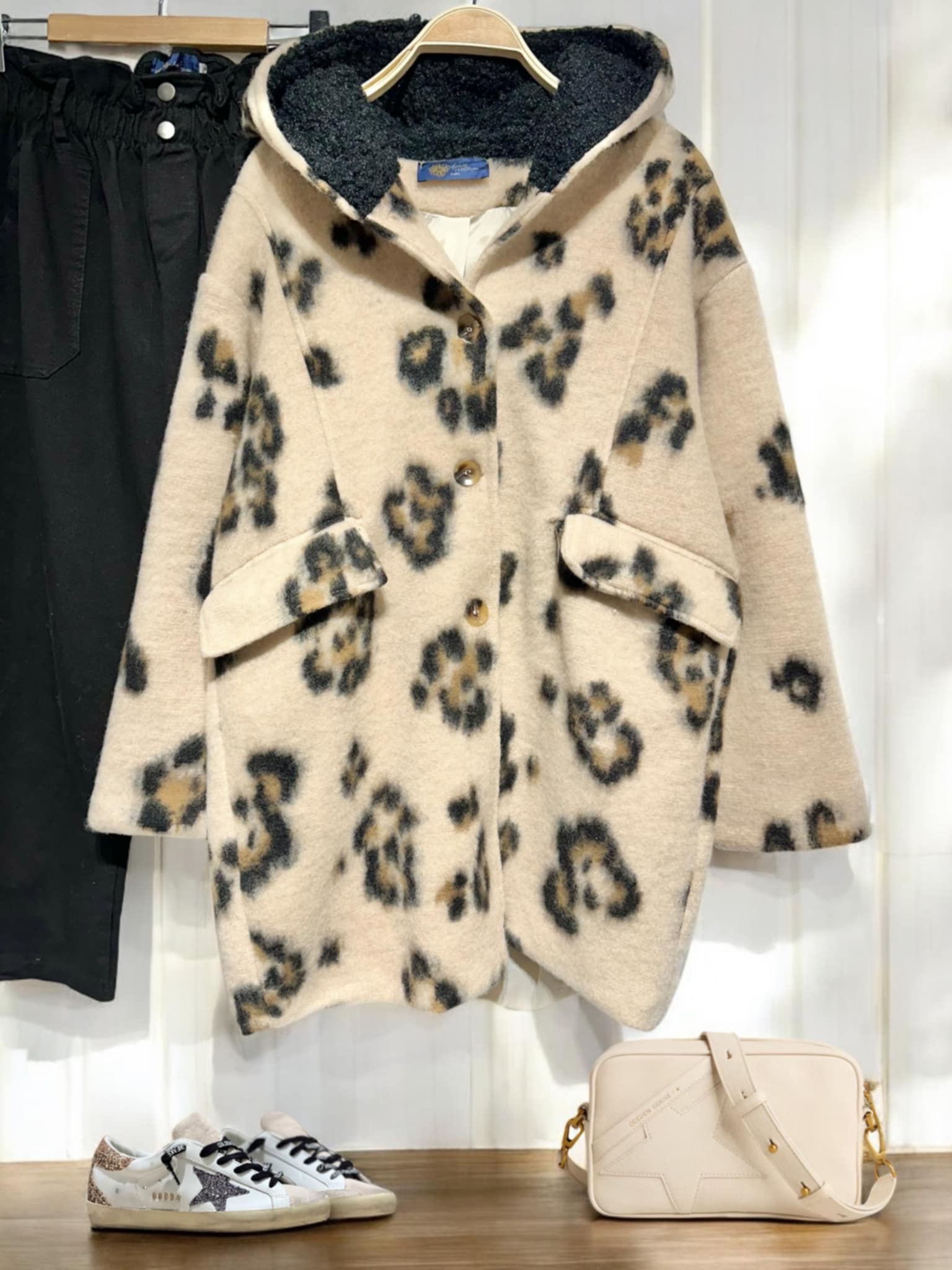 Manteau April Vintage motif léopard beige capuche – Image 3