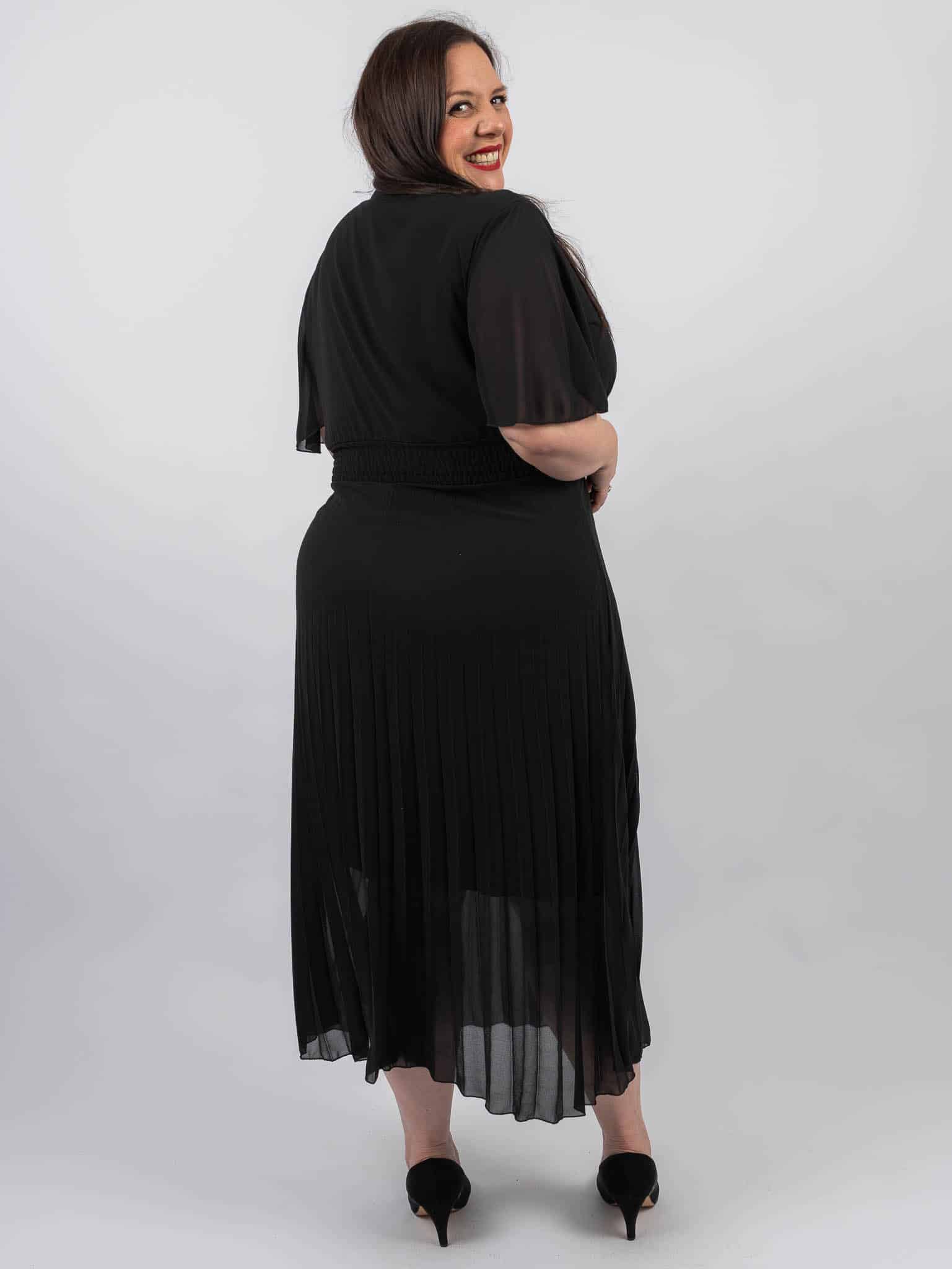 Robe longue plissée cintrée noire – Image 3