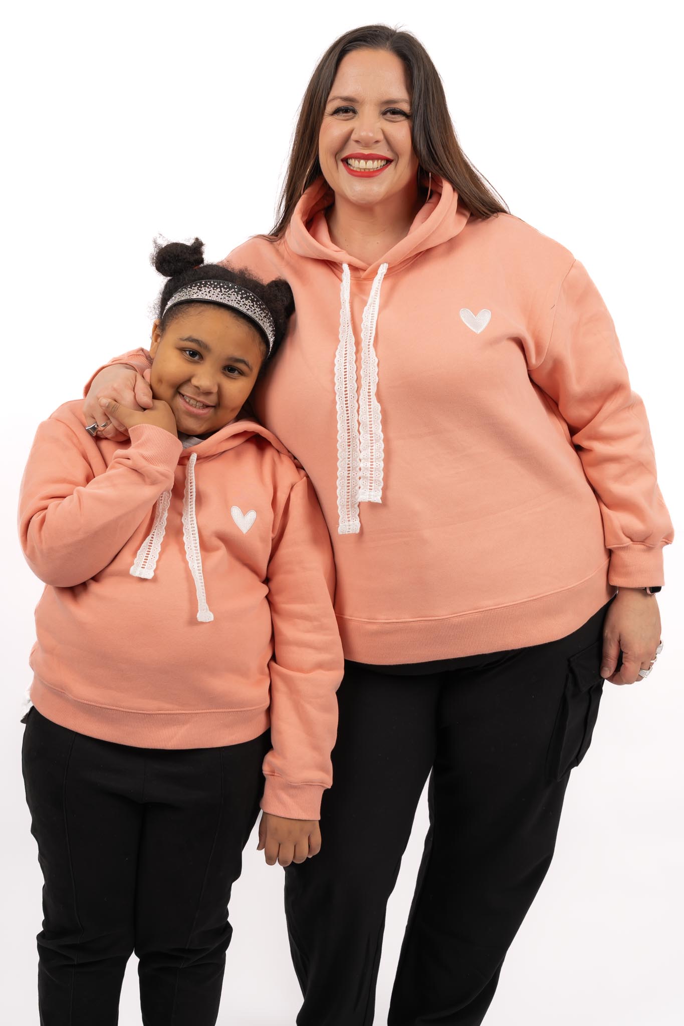 Sweat à capuche rose coeur brodé fille – Image 4