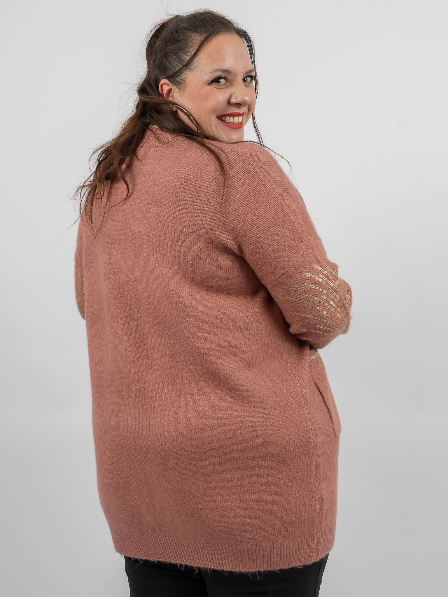 Gilet rose avec sequins aux manches – Image 5