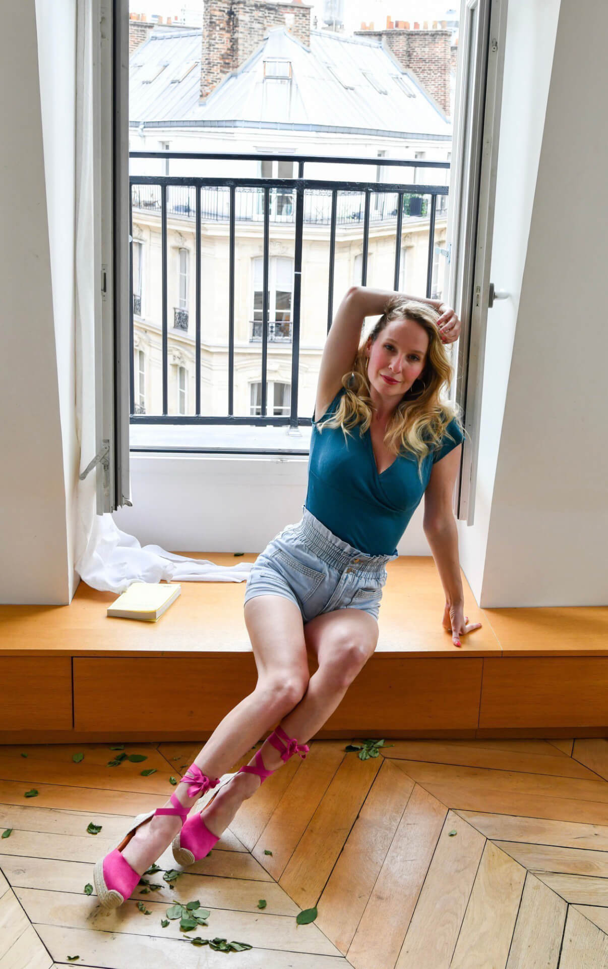 T-shirt coeur croisé en maille pointelle bleu canard – Image 6